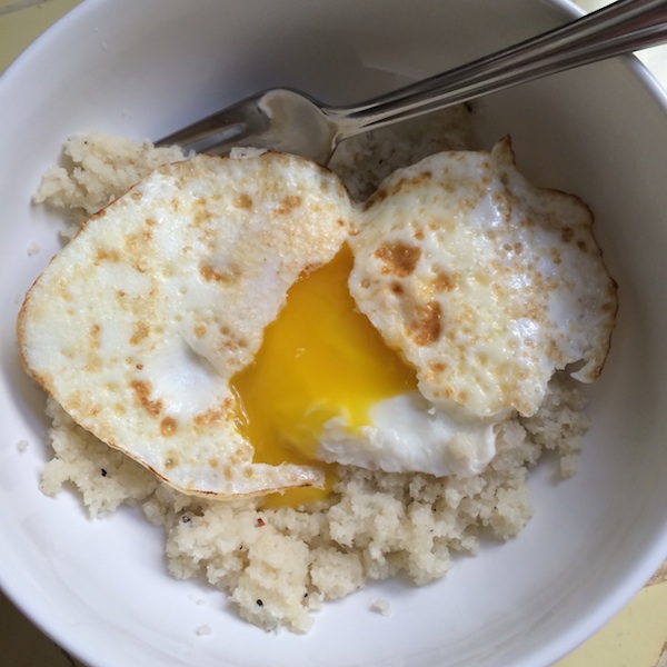 cauliflower-rice-with-fried-egg