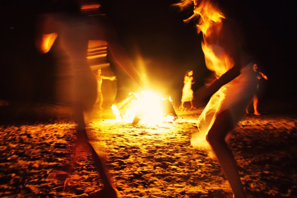 beach-bonfire-maderas-village