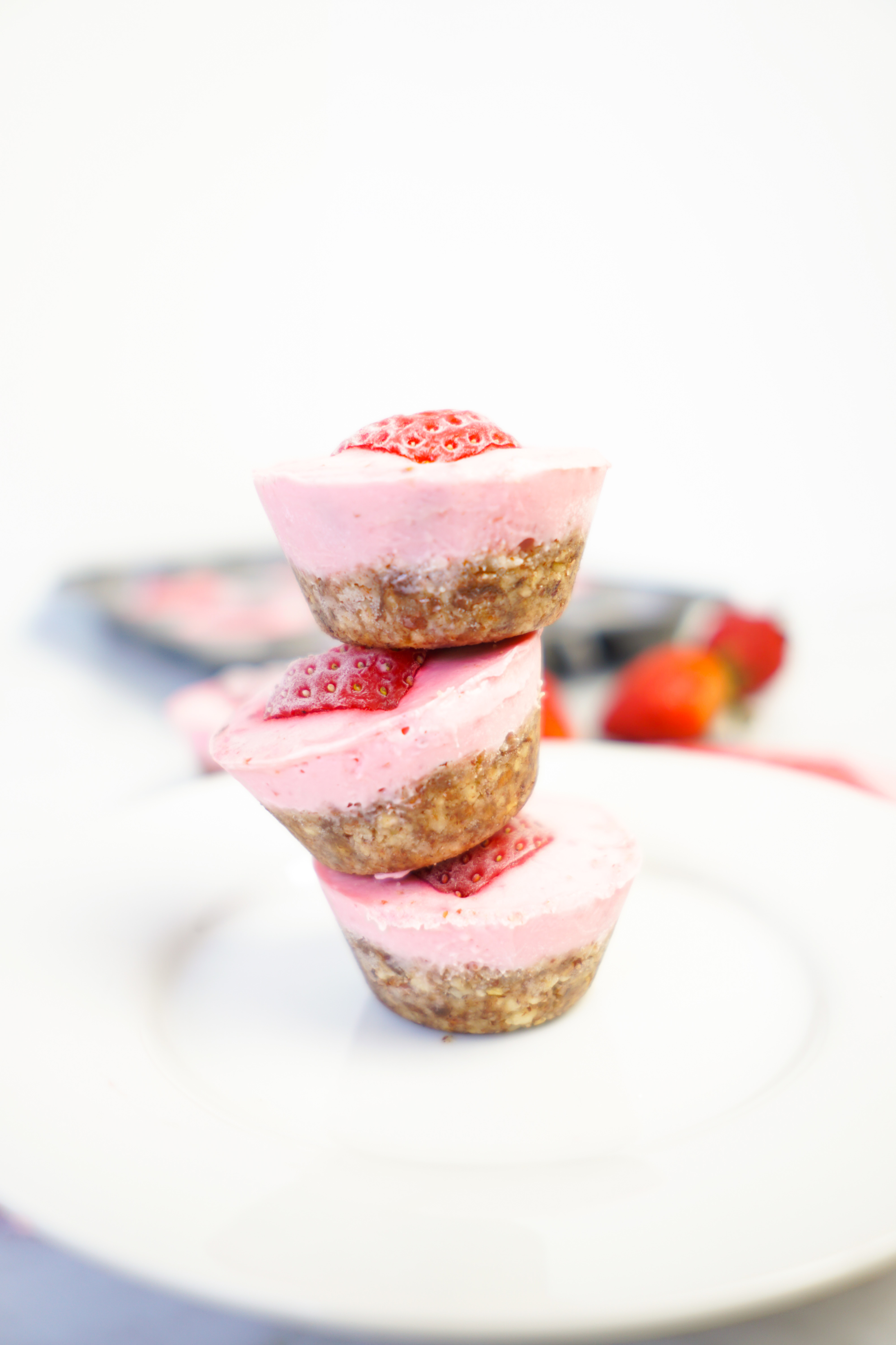 vegan strawberry cheesecake tarts